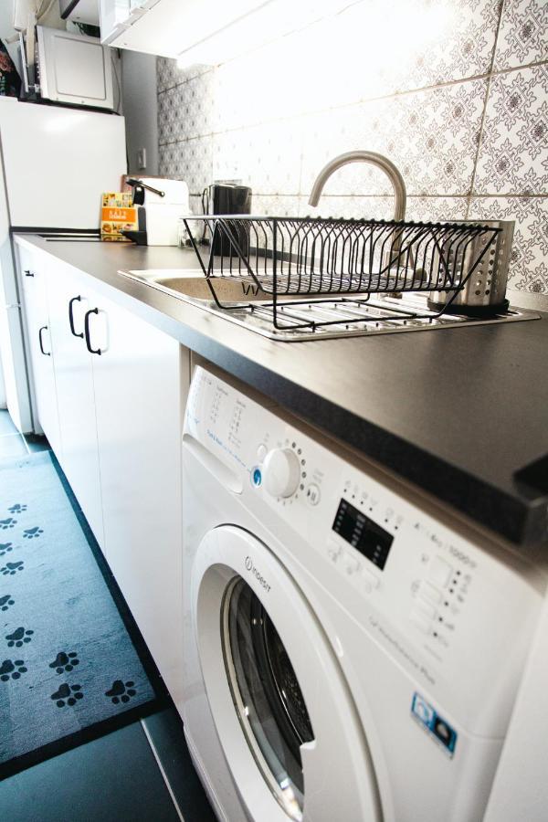 Black & White Apartment With A Gift Soft Panda Budapeste Exterior foto