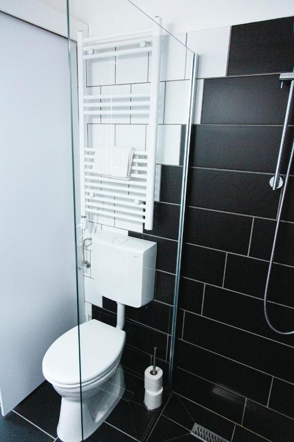 Black & White Apartment With A Gift Soft Panda Budapeste Exterior foto